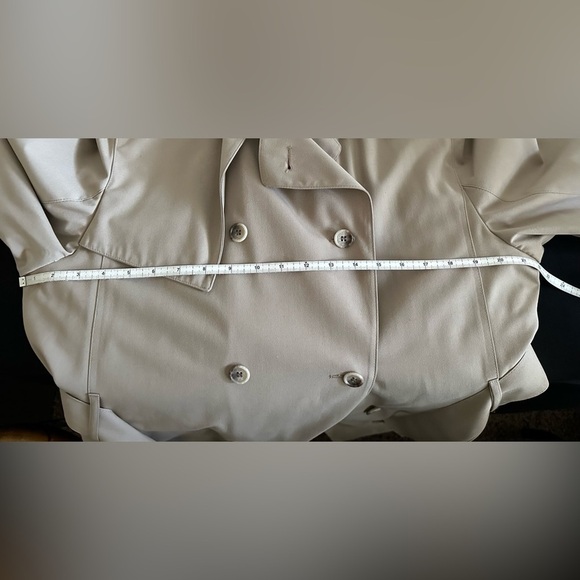 London Fog Classic Trench w/belt and quilted zip out lining in Tan. - Picture 6 of 9